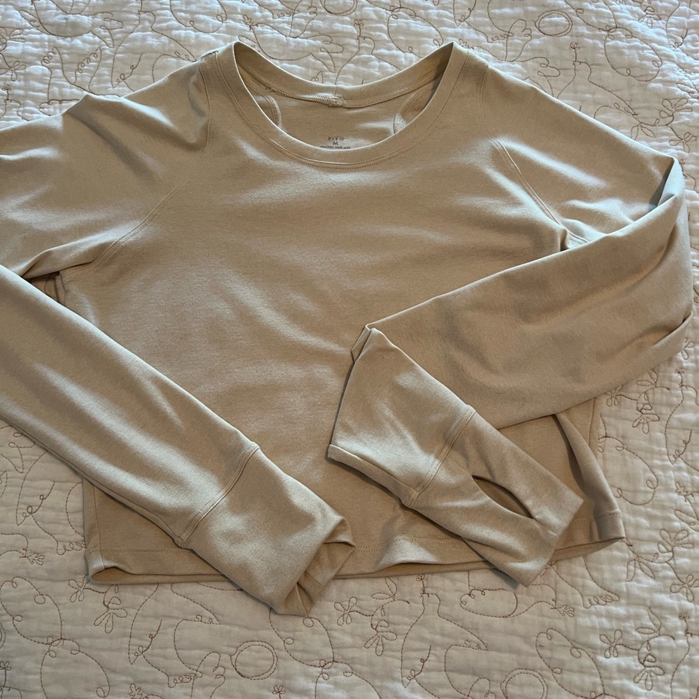 Fleo Beige Cropped Crewneck athletic long sleeve